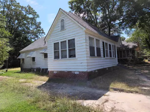 Exterior - 210 W 18th Ave, Pine Bluff, AR 71603 photo 5 of 6