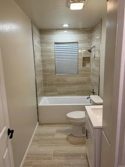 Bath - 2600 W 37th Ave, Pine Bluff, AR 71603 photo 2 of 2