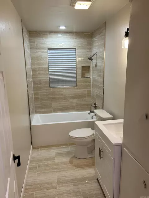 Bath - 2600 W 37th Ave, Pine Bluff, AR 71603 photo 1 of 2
