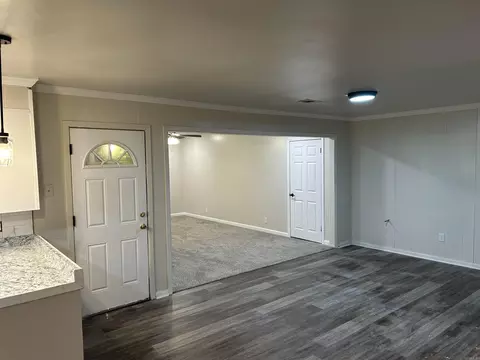 Living - 2600 W 37th Ave, Pine Bluff, AR 71603 photo 3 of 3
