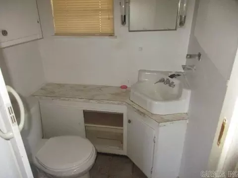 Bath - 2202 W 39th, Pine Bluff, AR 71603 photo 2 of 3