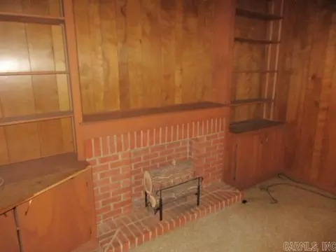 Living - 2202 W 39th, Pine Bluff, AR 71603 photo 3 of 4
