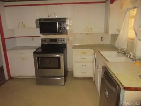 Kitchen - 2202 W 39th, Pine Bluff, AR 71603 photo 1 of 1
