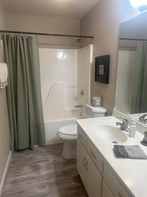 Bath - 15 Farrah Dr, Ward, AR 72176 photo 4 of 5