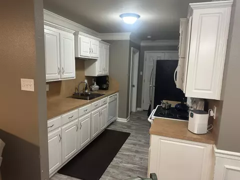 Kitchen - 15 Farrah Dr, Ward, AR 72176 photo 2 of 4