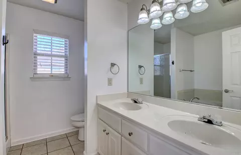 Bath - 61 Willow Lake Dr, Ward, AR 72176 photo 2 of 3