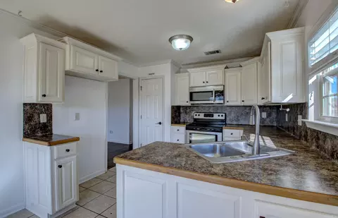 Kitchen - 61 Willow Lake Dr, Ward, AR 72176 photo 3 of 9