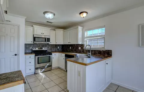 Kitchen - 61 Willow Lake Dr, Ward, AR 72176 photo 4 of 9