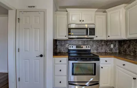 Kitchen - 61 Willow Lake Dr, Ward, AR 72176 photo 8 of 9