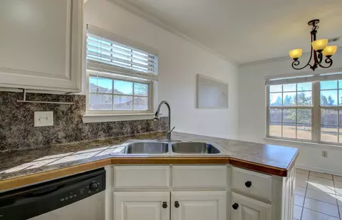 Kitchen - 61 Willow Lake Dr, Ward, AR 72176 photo 7 of 9