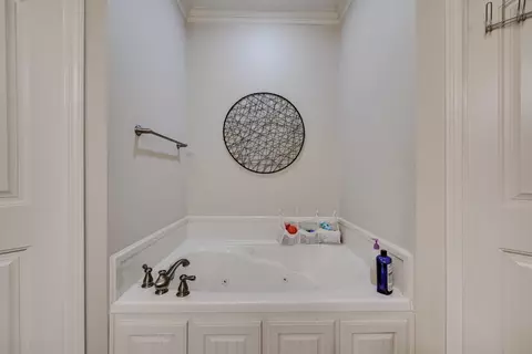 Bath - 5110 Trinity Xing, Conway, AR 72034 photo 4 of 5
