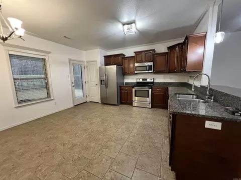 Kitchen - 1316 Crossing Loop, Bryant, AR 72022 photo 2 of 3