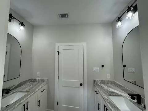 Bath - 7016 Cold Creek Dr, Alexander, AR 72002 photo 2 of 8