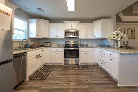 Kitchen - 13524 Mars Hl, Bauxite, AR 72011 photo 1 of 3