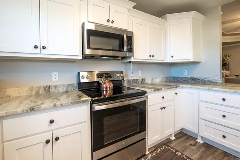 Kitchen - 13524 Mars Hl, Bauxite, AR 72011 photo 3 of 3