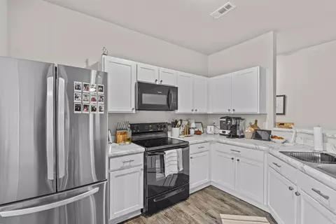 Kitchen - 19 Erwin Dr, Austin, AR 72007 photo 3 of 3