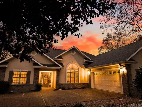 33 Pertusa Dr, Hot Springs Village, AR 71909