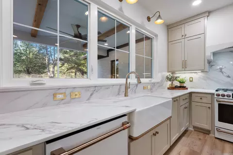 Kitchen - 5 Evelyn Ln, Conway, AR 72032 photo 4 of 9