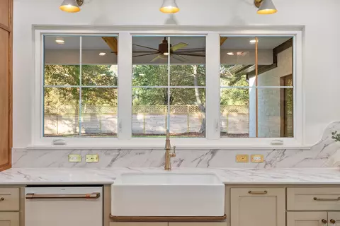 Kitchen - 5 Evelyn Ln, Conway, AR 72032 photo 9 of 9