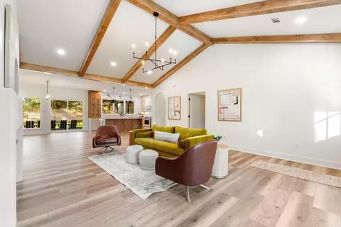 Living - 5 Evelyn Ln, Conway, AR 72032 photo 2 of 4