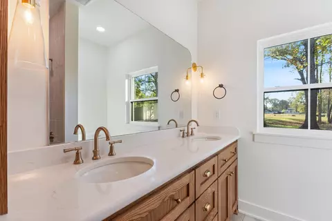 Bath - 5 Evelyn Ln, Conway, AR 72032 photo 1 of 8