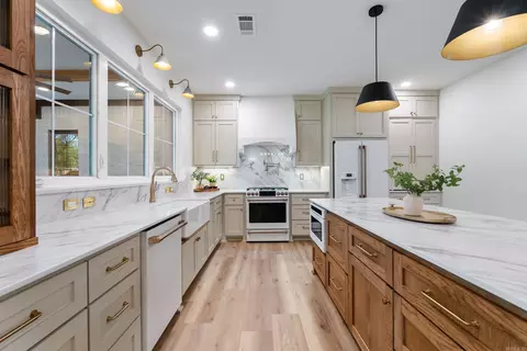 Kitchen - 5 Evelyn Ln, Conway, AR 72032 photo 3 of 9
