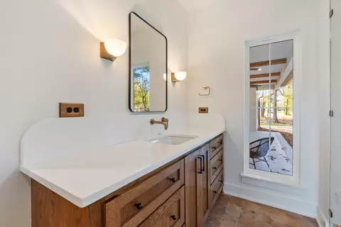 Bath - 5 Evelyn Ln, Conway, AR 72032 photo 6 of 8