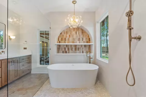 Bath - 5 Evelyn Ln, Conway, AR 72032 photo 7 of 8