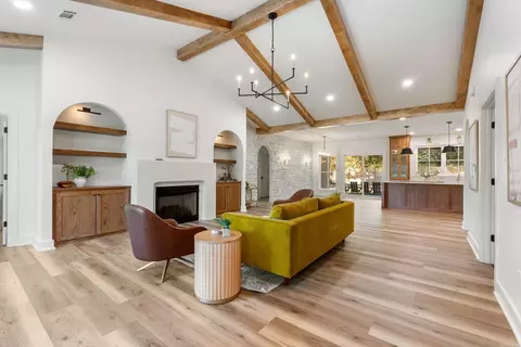 Living - 5 Evelyn Ln, Conway, AR 72032 photo 1 of 4