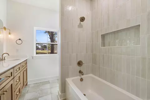 Bath - 5 Evelyn Ln, Conway, AR 72032 photo 2 of 8