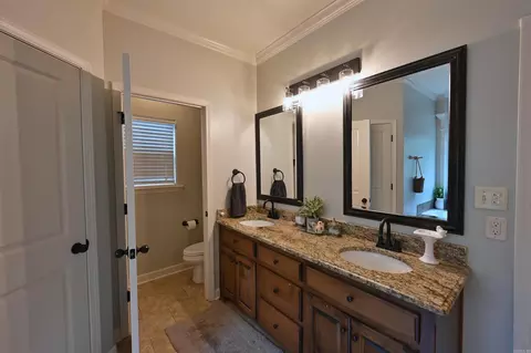 Bath - 1158 Oak Glenn Loop, Bryant, AR 72022 photo 4 of 5