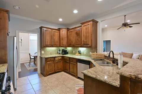 Kitchen - 1158 Oak Glenn Loop, Bryant, AR 72022 photo 2 of 5