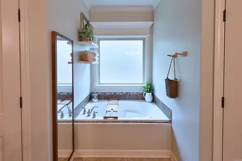 Bath - 1158 Oak Glenn Loop, Bryant, AR 72022 photo 1 of 5