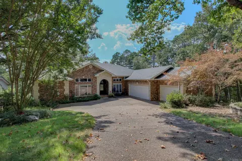 4 Dominar Ln, Hot Springs Village, AR 71909