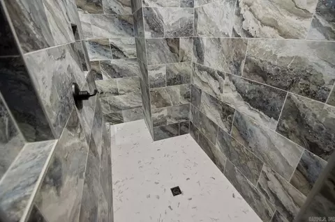 Bath - 10557 Gunter Loop, Benton, AR 72019 photo 6 of 8