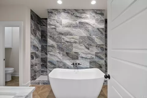 Bath - 10557 Gunter Loop, Benton, AR 72019 photo 2 of 8