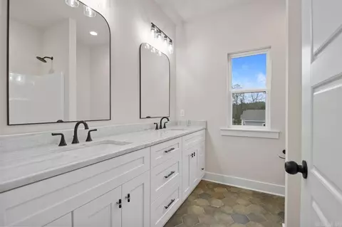 Bath - 10557 Gunter Loop, Benton, AR 72019 photo 8 of 8