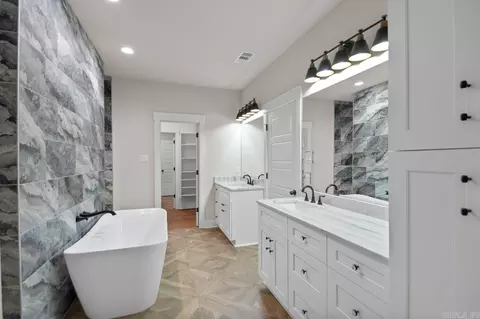 Bath - 10557 Gunter Loop, Benton, AR 72019 photo 3 of 8