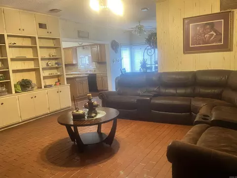 1215 Beech, Pine Bluff, AR 71601 photo 3