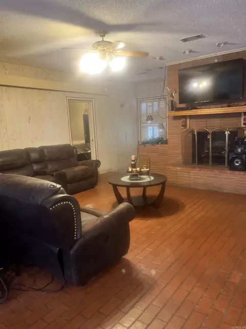 1215 Beech, Pine Bluff, AR 71601 photo 4