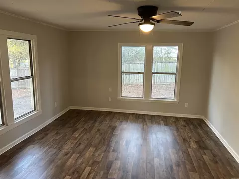 Living - 13 E Main St, Greenbrier, AR 72058 photo 4 of 4