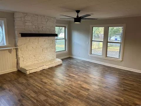 Living - 13 E Main St, Greenbrier, AR 72058 photo 1 of 4