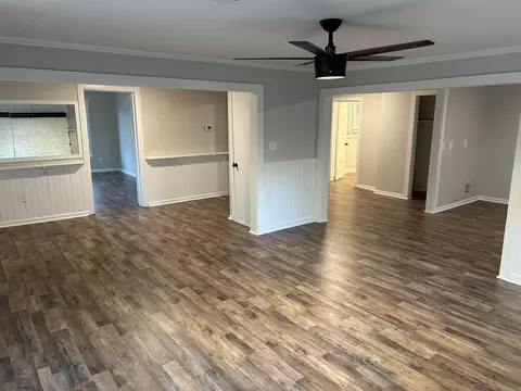 Living - 13 E Main St, Greenbrier, AR 72058 photo 2 of 4