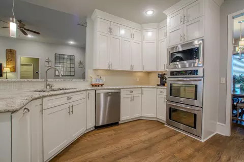 Kitchen - 3901 Commonwealth Dr, Bryant, AR 72022 photo 4 of 8