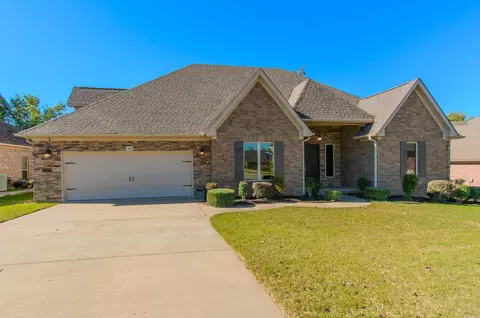 Exterior - 3901 Commonwealth Dr, Bryant, AR 72022 photo 2 of 6