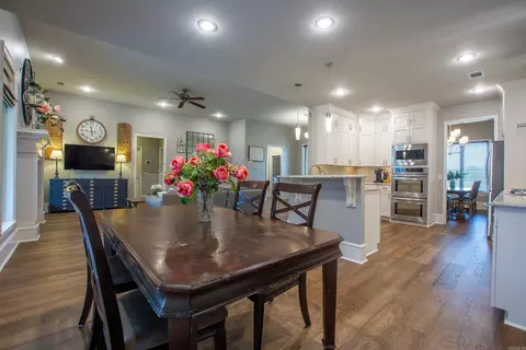 Dining - 3901 Commonwealth Dr, Bryant, AR 72022 photo 5 of 6