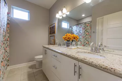 Bath - 3901 Commonwealth Dr, Bryant, AR 72022 photo 5 of 6