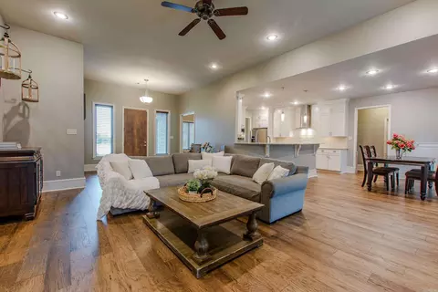 Living - 3901 Commonwealth Dr, Bryant, AR 72022 photo 3 of 4