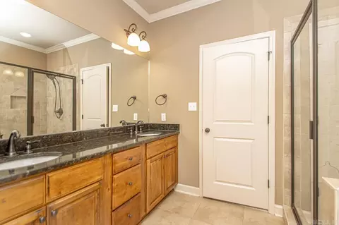 Bath - 3014 Quarter Horse Dr, Benton, AR 72015 photo 4 of 6