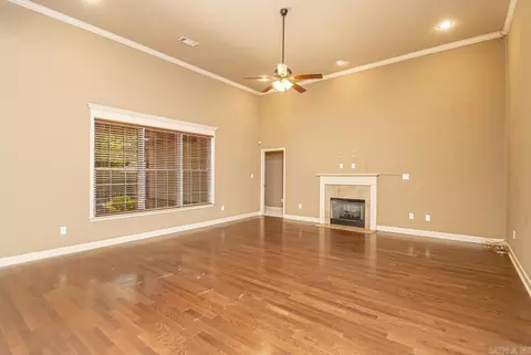 Living - 3014 Quarter Horse Dr, Benton, AR 72015 photo 2 of 6